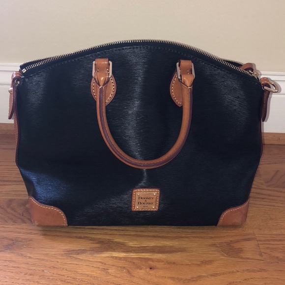 Dooney & Bourke Handbags - Dooney & Bourke hangbag